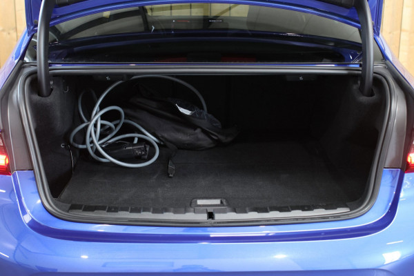 BMW 3-serie 330e xDrive M-Sport Pro *Pano*H/K*Camera*Head-Up*Comforttoegang*