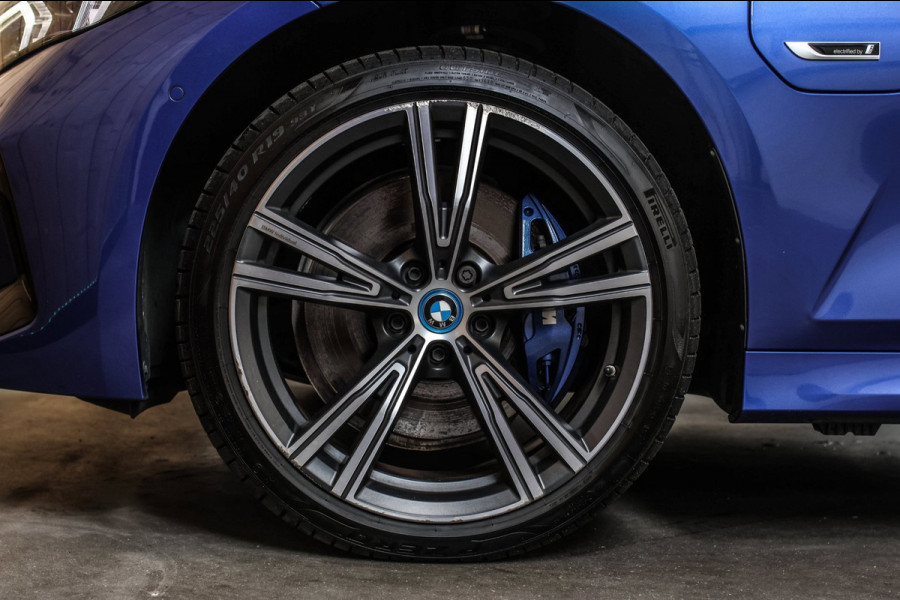 BMW 3-serie 330e xDrive M-Sport Pro *Pano*H/K*Camera*Head-Up*Comforttoegang*