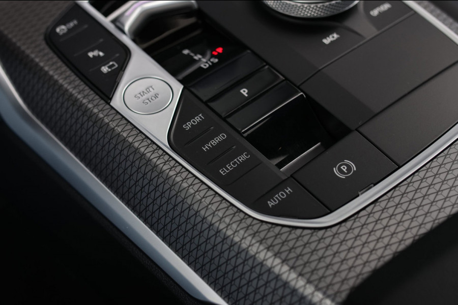 BMW 3-serie 330e xDrive M-Sport Pro *Pano*H/K*Camera*Head-Up*Comforttoegang*
