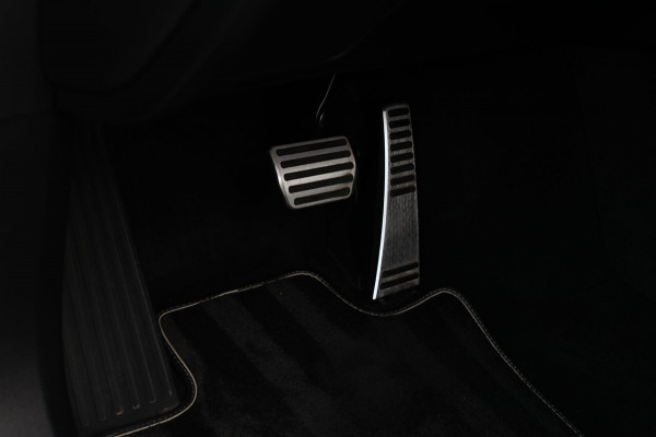 Volvo XC90 2.0 T8 Twin Engine AWD R-Design *Polestar*Pano*B&W*Massage*Luchtvering*