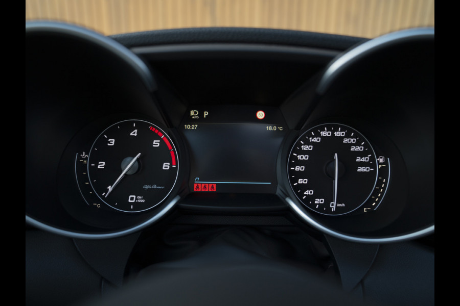 Alfa Romeo Giulia 2.2 Sprint | Panoramadak | Veloce stoelen | Carplay | Adapt. cruise