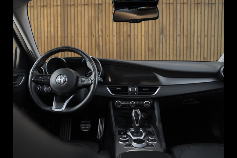 Alfa Romeo Giulia 2.2 Sprint | Panoramadak | Veloce stoelen | Carplay | Adapt. cruise