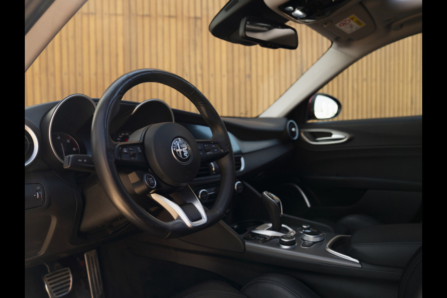 Alfa Romeo Giulia 2.2 Sprint | Panoramadak | Veloce stoelen | Carplay | Adapt. cruise