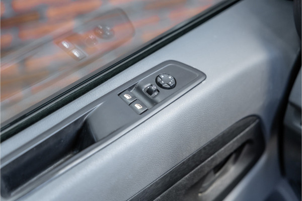 Peugeot Expert 2.0 BlueHDI Premium | Blind spot | Navigatie | CarPlay | Camera | Head-Up | Trekhaak | Airco | DAB | Nieuwe APK | Orig. NL auto
