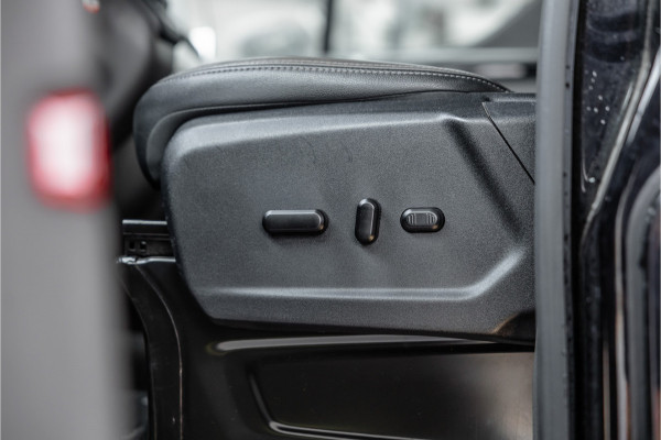 Ford Transit Custom 320 2.0 TDCI 170 PK L2H1 Limited DC | CarPlay | Camera | Navigatie | Lederen bekleding | Elek stoelen | Stoelverwarming | Blind spot | DAB | Nieuwe APK
