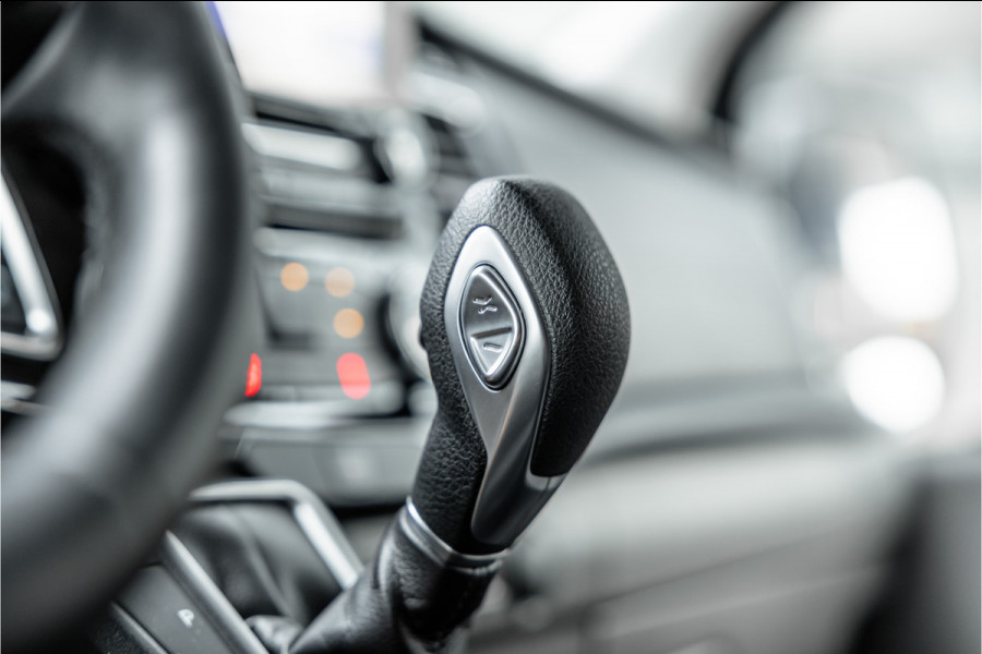 Ford Transit Custom 320 2.0 TDCI 170 PK L2H1 Limited DC | CarPlay | Camera | Navigatie | Lederen bekleding | Elek stoelen | Stoelverwarming | Blind spot | DAB | Nieuwe APK