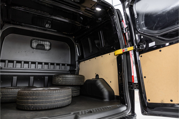 Ford Transit Custom 320 2.0 TDCI 170 PK L2H1 Limited DC | CarPlay | Camera | Navigatie | Lederen bekleding | Elek stoelen | Stoelverwarming | Blind spot | DAB | Nieuwe APK