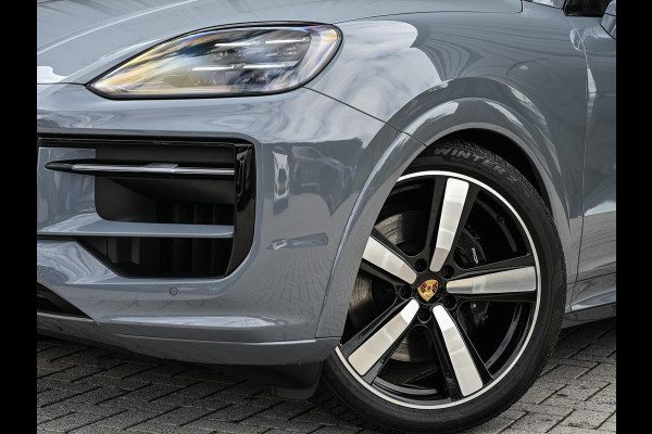 Porsche Cayenne Coupé 3.0 E-Hybrid Sport Design | NL-Auto | Sportuitlaat | Panoramadak | 18 Wegs Memory Seats | 4-Wiel Besturing | 360 Camera | Adaptive Cruise | Stoelverwarming + Ventilatie | Bose | Luchtvering | Sport Chrono | Interieurpakket Carbon | Soft Close |