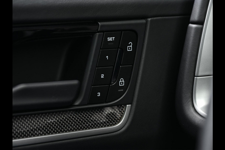Porsche Cayenne Coupé 3.0 E-Hybrid Sport Design | NL-Auto | Sportuitlaat | Panoramadak | 18 Wegs Memory Seats | 4-Wiel Besturing | 360 Camera | Adaptive Cruise | Stoelverwarming + Ventilatie | Bose | Luchtvering | Sport Chrono | Interieurpakket Carbon | Soft Close |