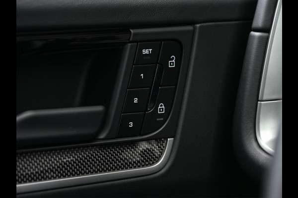 Porsche Cayenne Coupé 3.0 E-Hybrid Sport Design | NL-Auto | Sportuitlaat | Panoramadak | 18 Wegs Memory Seats | 4-Wiel Besturing | 360 Camera | Adaptive Cruise | Stoelverwarming + Ventilatie | Bose | Luchtvering | Sport Chrono | Interieurpakket Carbon | Soft Close |