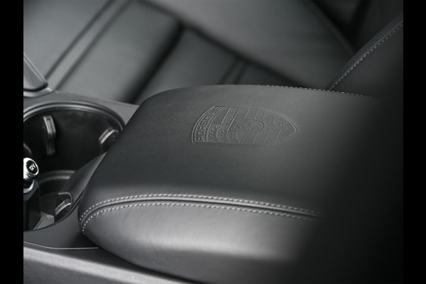 Porsche Cayenne Coupé 3.0 E-Hybrid Sport Design | NL-Auto | Sportuitlaat | Panoramadak | 18 Wegs Memory Seats | 4-Wiel Besturing | 360 Camera | Adaptive Cruise | Stoelverwarming + Ventilatie | Bose | Luchtvering | Sport Chrono | Interieurpakket Carbon | Soft Close |
