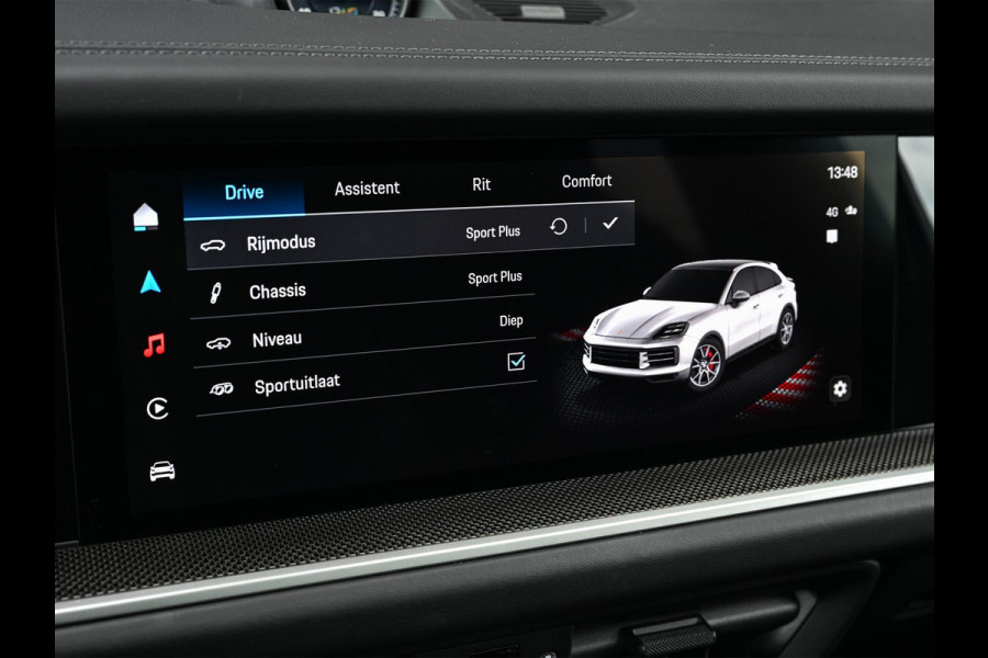 Porsche Cayenne Coupé 3.0 E-Hybrid Sport Design | NL-Auto | Sportuitlaat | Panoramadak | 18 Wegs Memory Seats | 4-Wiel Besturing | 360 Camera | Adaptive Cruise | Stoelverwarming + Ventilatie | Bose | Luchtvering | Sport Chrono | Interieurpakket Carbon | Soft Close |