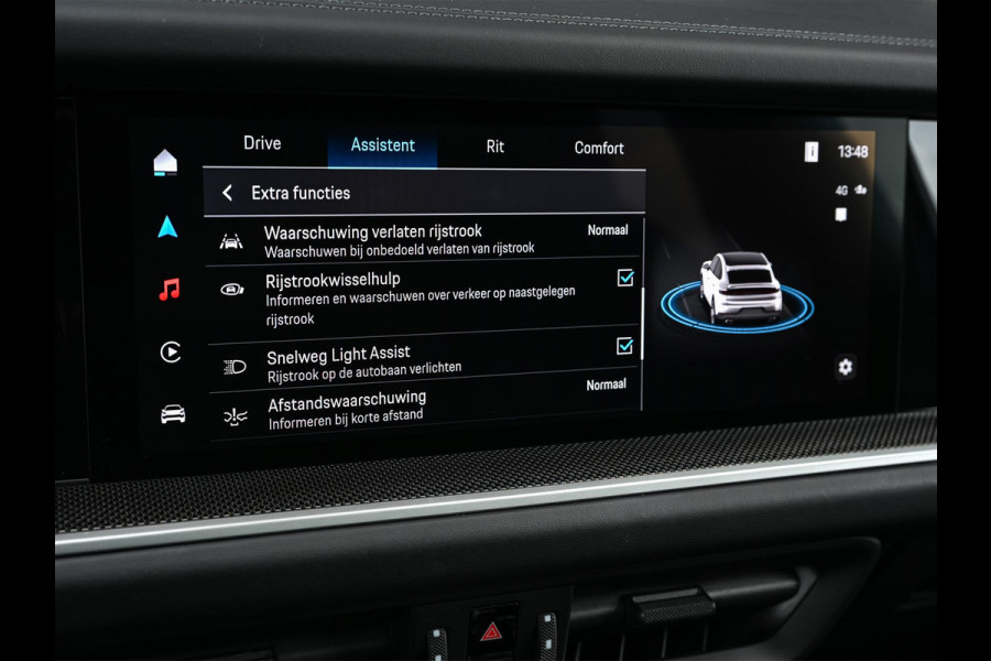 Porsche Cayenne Coupé 3.0 E-Hybrid Sport Design | NL-Auto | Sportuitlaat | Panoramadak | 18 Wegs Memory Seats | 4-Wiel Besturing | 360 Camera | Adaptive Cruise | Stoelverwarming + Ventilatie | Bose | Luchtvering | Sport Chrono | Interieurpakket Carbon | Soft Close |