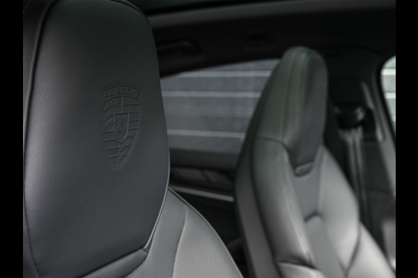 Porsche Cayenne Coupé 3.0 E-Hybrid Sport Design | NL-Auto | Sportuitlaat | Panoramadak | 18 Wegs Memory Seats | 4-Wiel Besturing | 360 Camera | Adaptive Cruise | Stoelverwarming + Ventilatie | Bose | Luchtvering | Sport Chrono | Interieurpakket Carbon | Soft Close |