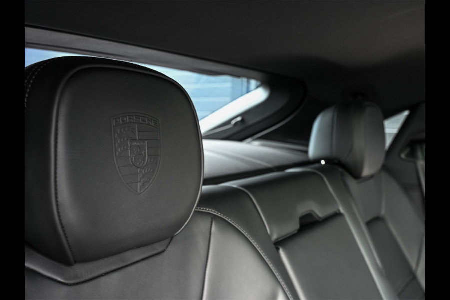 Porsche Cayenne Coupé 3.0 E-Hybrid Sport Design | NL-Auto | Sportuitlaat | Panoramadak | 18 Wegs Memory Seats | 4-Wiel Besturing | 360 Camera | Adaptive Cruise | Stoelverwarming + Ventilatie | Bose | Luchtvering | Sport Chrono | Interieurpakket Carbon | Soft Close |