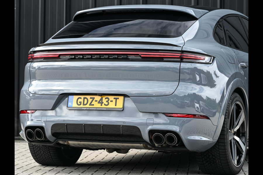 Porsche Cayenne Coupé 3.0 E-Hybrid Sport Design | NL-Auto | Sportuitlaat | Panoramadak | 18 Wegs Memory Seats | 4-Wiel Besturing | 360 Camera | Adaptive Cruise | Stoelverwarming + Ventilatie | Bose | Luchtvering | Sport Chrono | Interieurpakket Carbon | Soft Close |