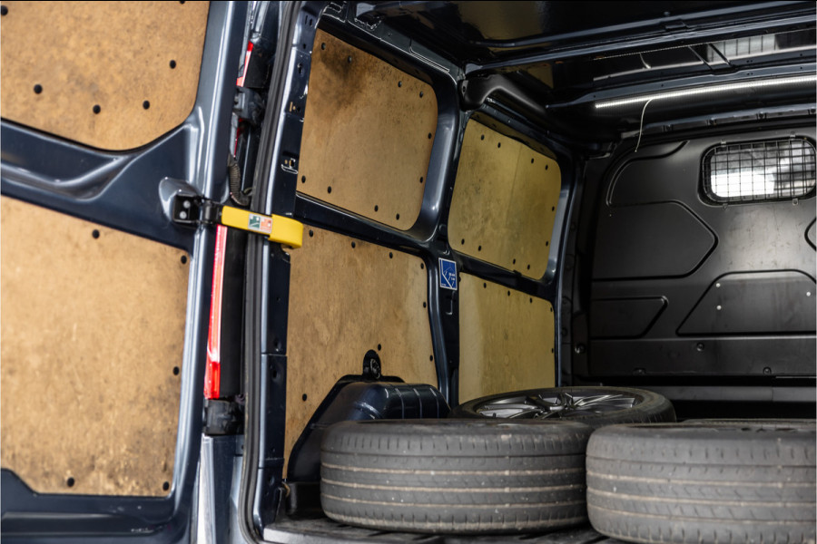 Ford Transit Custom 290 2.0 TDCI Sport | Marge | BTW & BPM Vrij | Bi-Xenon | Navigatie | CarPlay | Camera | Elek stoelen | Stoelverwarming | Trekhaak | DAB | Nieuwe APK