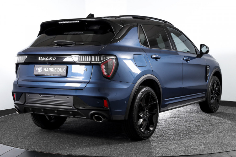 Lynk & Co 01 1.5 PHEV 261PK MY23 | Blackpakket | Donkere hemel | 360 Camera | 7.4 kWh boordlader | S/K-panodak | Adapt. Cruise | Memory | Elek. klep | LM 20" | 5475
