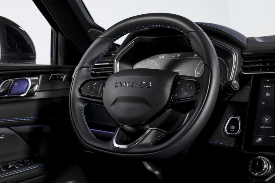 Lynk & Co 01 1.5 PHEV 261PK MY23 | Blackpakket | Donkere hemel | 360 Camera | 7.4 kWh boordlader | S/K-panodak | Adapt. Cruise | Memory | Elek. klep | LM 20" | 5475