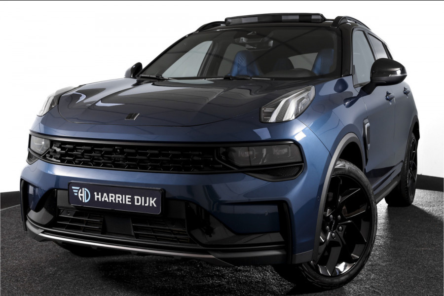 Lynk & Co 01 1.5 PHEV 261PK MY23 | Blackpakket | Donkere hemel | 360 Camera | 7.4 kWh boordlader | S/K-panodak | Adapt. Cruise | Memory | Elek. klep | LM 20" | 5475