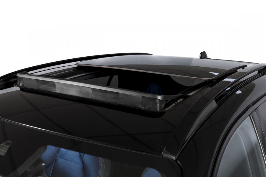 Lynk & Co 01 1.5 PHEV 261PK MY23 | Blackpakket | Donkere hemel | 360 Camera | 7.4 kWh boordlader | S/K-panodak | Adapt. Cruise | Memory | Elek. klep | LM 20" | 5475