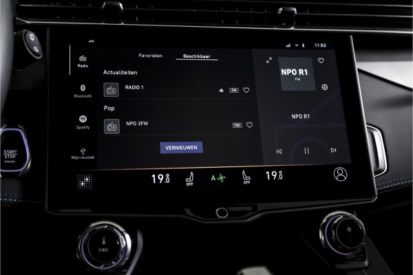 Lynk & Co 01 1.5 PHEV 261PK MY23 | Blackpakket | Donkere hemel | 360 Camera | 7.4 kWh boordlader | S/K-panodak | Adapt. Cruise | Memory | Elek. klep | LM 20" | 5475