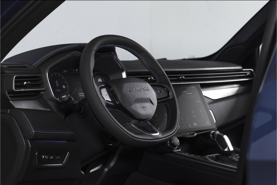 Lynk & Co 01 1.5 PHEV 261PK MY23 | Blackpakket | Donkere hemel | 360 Camera | 7.4 kWh boordlader | S/K-panodak | Adapt. Cruise | Memory | Elek. klep | LM 20" | 5475