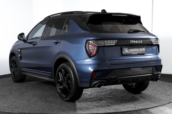 Lynk & Co 01 1.5 PHEV 261PK MY23 | Blackpakket | Donkere hemel | 360 Camera | 7.4 kWh boordlader | S/K-panodak | Adapt. Cruise | Memory | Elek. klep | LM 20" | 5475