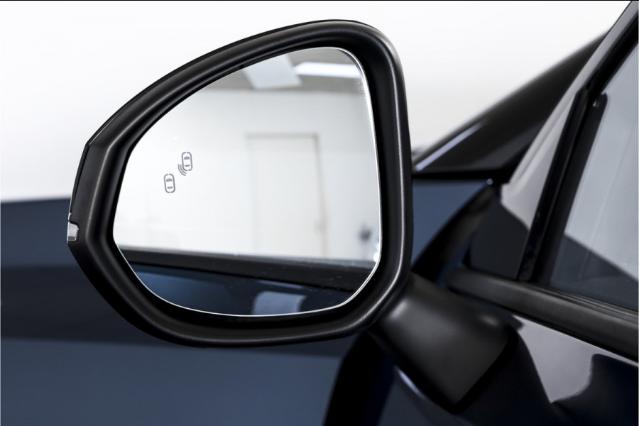 Lynk & Co 01 1.5 PHEV 261PK MY23 | Blackpakket | Donkere hemel | 360 Camera | 7.4 kWh boordlader | S/K-panodak | Adapt. Cruise | Memory | Elek. klep | LM 20" | 5475