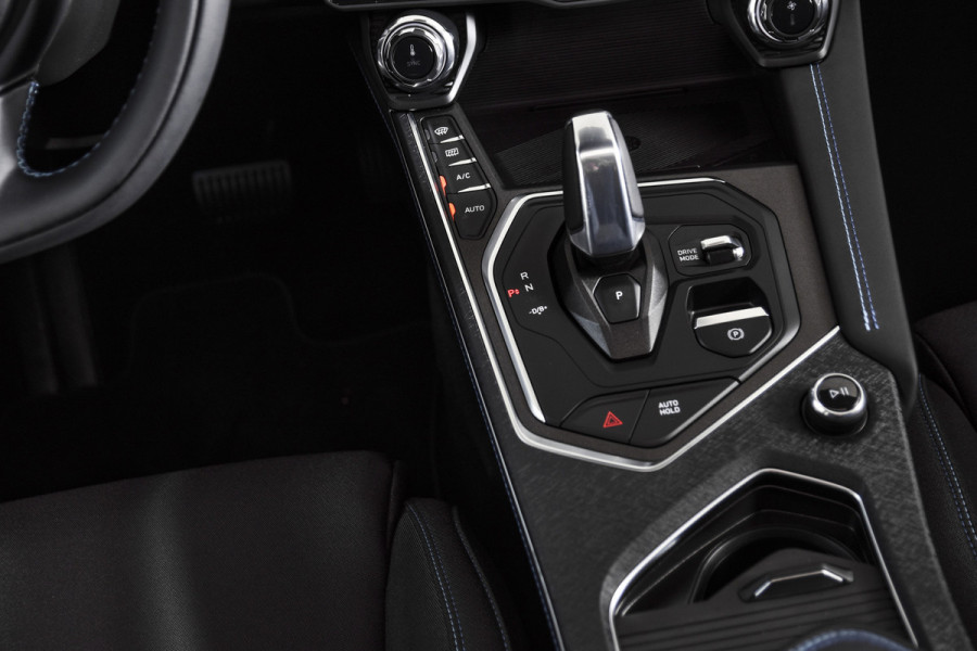 Lynk & Co 01 1.5 PHEV 261PK MY23 | Blackpakket | Donkere hemel | 360 Camera | 7.4 kWh boordlader | S/K-panodak | Adapt. Cruise | Memory | Elek. klep | LM 20" | 5475
