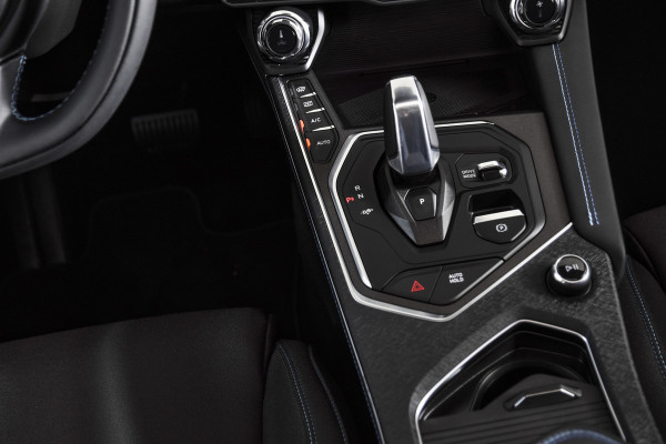 Lynk & Co 01 1.5 PHEV 261PK MY23 | Blackpakket | Donkere hemel | 360 Camera | 7.4 kWh boordlader | S/K-panodak | Adapt. Cruise | Memory | Elek. klep | LM 20" | 5475