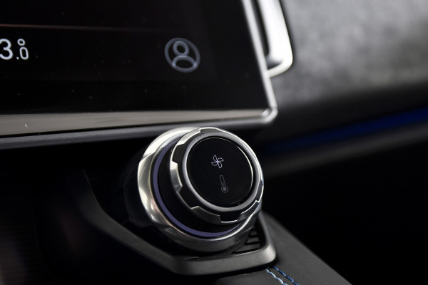 Lynk & Co 01 1.5 PHEV 261PK MY23 | Blackpakket | Donkere hemel | 360 Camera | 7.4 kWh boordlader | S/K-panodak | Adapt. Cruise | Memory | Elek. klep | LM 20" | 5475