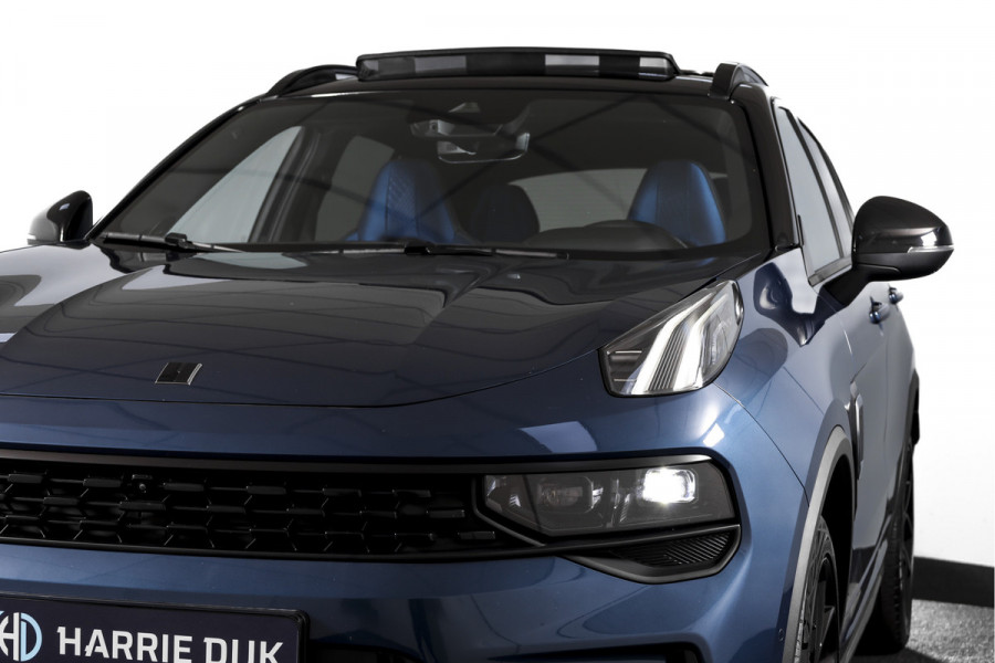 Lynk & Co 01 1.5 PHEV 261PK MY23 | Blackpakket | Donkere hemel | 360 Camera | 7.4 kWh boordlader | S/K-panodak | Adapt. Cruise | Memory | Elek. klep | LM 20" | 5475