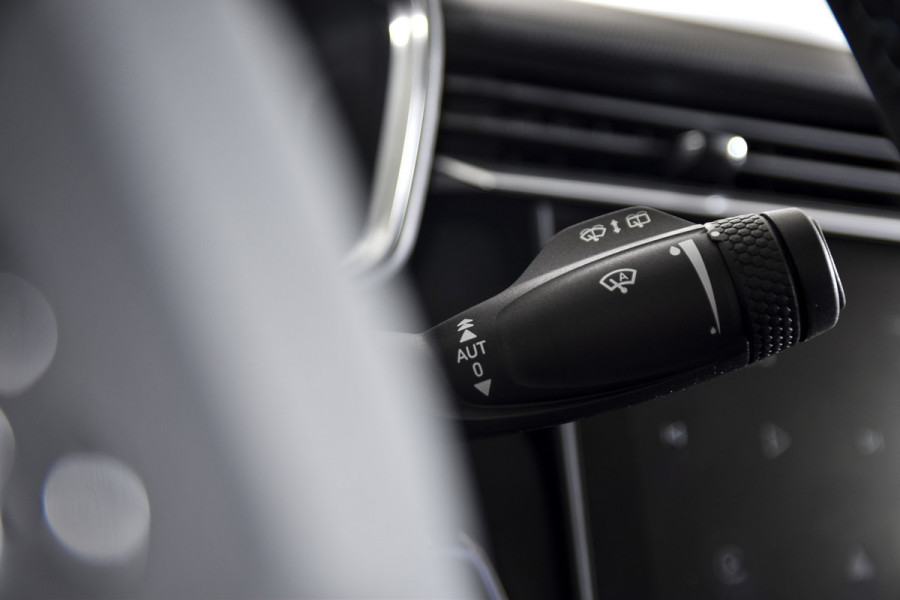 Lynk & Co 01 1.5 PHEV 261PK MY23 | Blackpakket | Donkere hemel | 360 Camera | 7.4 kWh boordlader | S/K-panodak | Adapt. Cruise | Memory | Elek. klep | LM 20" | 5475