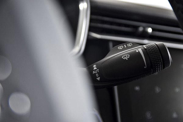 Lynk & Co 01 1.5 PHEV 261PK MY23 | Blackpakket | Donkere hemel | 360 Camera | 7.4 kWh boordlader | S/K-panodak | Adapt. Cruise | Memory | Elek. klep | LM 20" | 5475
