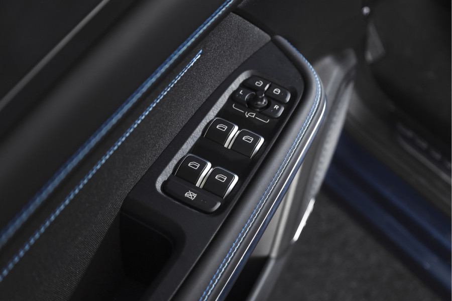 Lynk & Co 01 1.5 PHEV 261PK MY23 | Blackpakket | Donkere hemel | 360 Camera | 7.4 kWh boordlader | S/K-panodak | Adapt. Cruise | Memory | Elek. klep | LM 20" | 5475