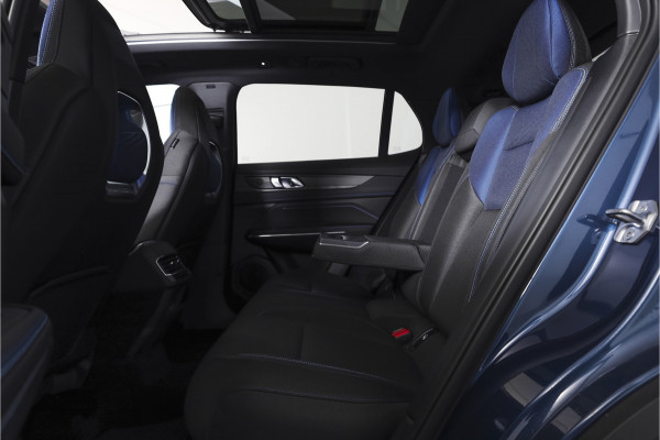 Lynk & Co 01 1.5 PHEV 261PK MY23 | Blackpakket | Donkere hemel | 360 Camera | 7.4 kWh boordlader | S/K-panodak | Adapt. Cruise | Memory | Elek. klep | LM 20" | 5475