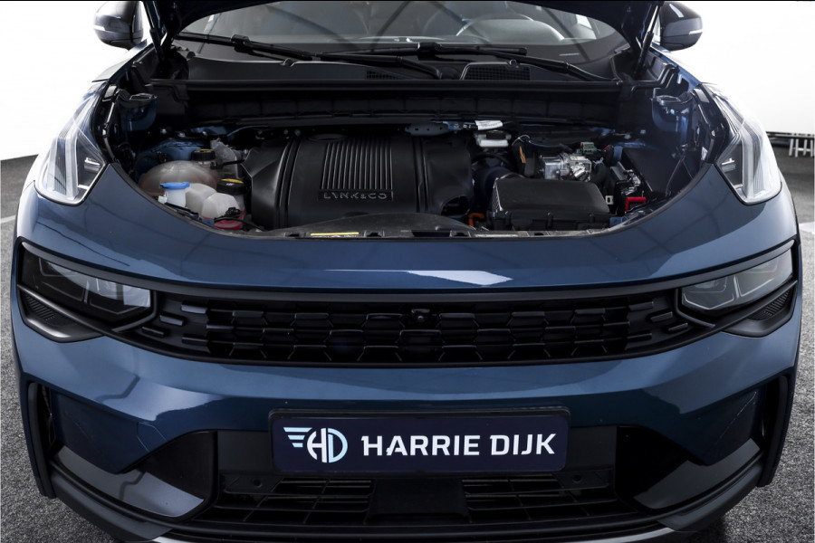 Lynk & Co 01 1.5 PHEV 261PK MY23 | Blackpakket | Donkere hemel | 360 Camera | 7.4 kWh boordlader | S/K-panodak | Adapt. Cruise | Memory | Elek. klep | LM 20" | 5475