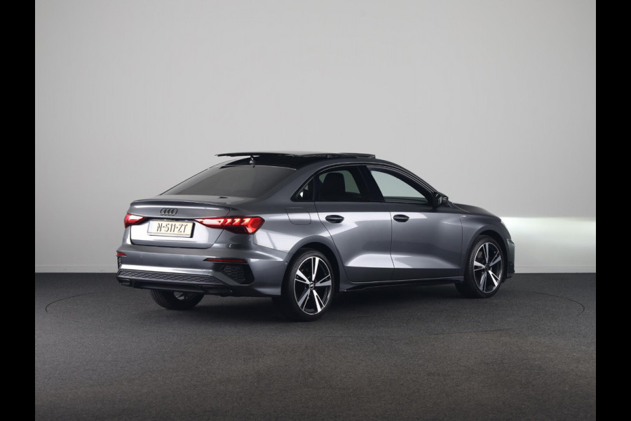 Audi A3 Limousine 30 TFSI S edition 110pk | Panoramadak | Verwarmbare voorstoelen | S-line interieur | 18 inch lichtmetalen velgen | Parkeercamera | B&O Audio