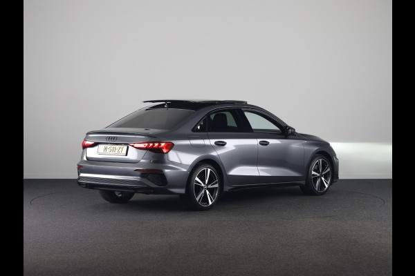 Audi A3 Limousine 30 TFSI S edition 110pk | Panoramadak | Verwarmbare voorstoelen | S-line interieur | 18 inch lichtmetalen velgen | Parkeercamera | B&O Audio