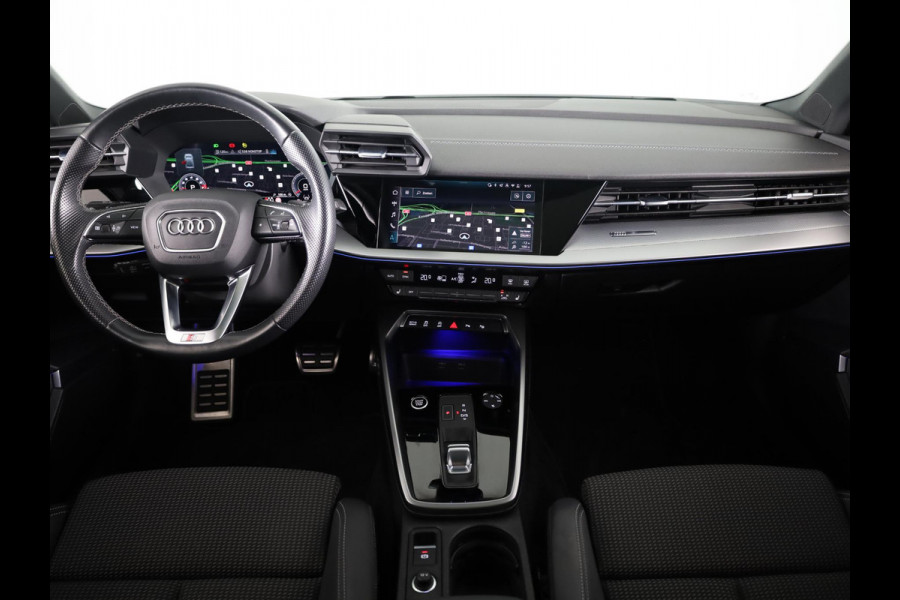 Audi A3 Limousine 30 TFSI S edition 110pk | Panoramadak | Verwarmbare voorstoelen | S-line interieur | 18 inch lichtmetalen velgen | Parkeercamera | B&O Audio