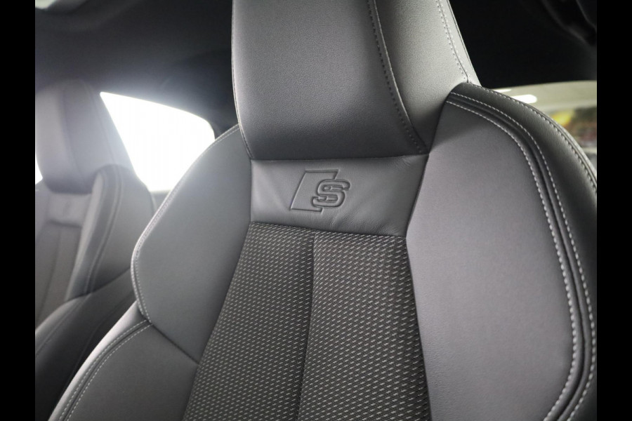 Audi A3 Limousine 30 TFSI S edition 110pk | Panoramadak | Verwarmbare voorstoelen | S-line interieur | 18 inch lichtmetalen velgen | Parkeercamera | B&O Audio
