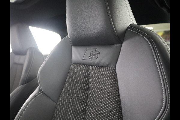 Audi A3 Limousine 30 TFSI S edition 110pk | Panoramadak | Verwarmbare voorstoelen | S-line interieur | 18 inch lichtmetalen velgen | Parkeercamera | B&O Audio