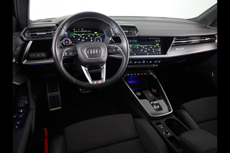 Audi A3 Limousine 30 TFSI S edition 110pk | Panoramadak | Verwarmbare voorstoelen | S-line interieur | 18 inch lichtmetalen velgen | Parkeercamera | B&O Audio