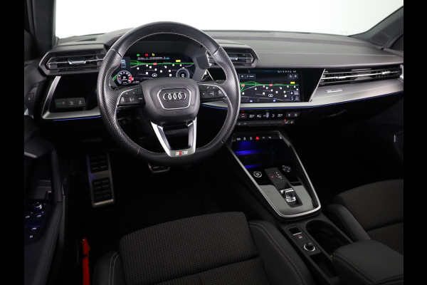 Audi A3 Limousine 30 TFSI S edition 110pk | Panoramadak | Verwarmbare voorstoelen | S-line interieur | 18 inch lichtmetalen velgen | Parkeercamera | B&O Audio