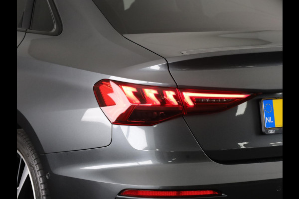 Audi A3 Limousine 30 TFSI S edition 110pk | Panoramadak | Verwarmbare voorstoelen | S-line interieur | 18 inch lichtmetalen velgen | Parkeercamera | B&O Audio