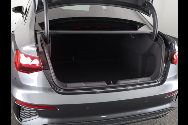 Audi A3 Limousine 30 TFSI S edition 110pk | Panoramadak | Verwarmbare voorstoelen | S-line interieur | 18 inch lichtmetalen velgen | Parkeercamera | B&O Audio