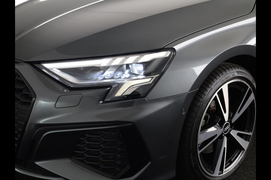 Audi A3 Limousine 30 TFSI S edition 110pk | Panoramadak | Verwarmbare voorstoelen | S-line interieur | 18 inch lichtmetalen velgen | Parkeercamera | B&O Audio