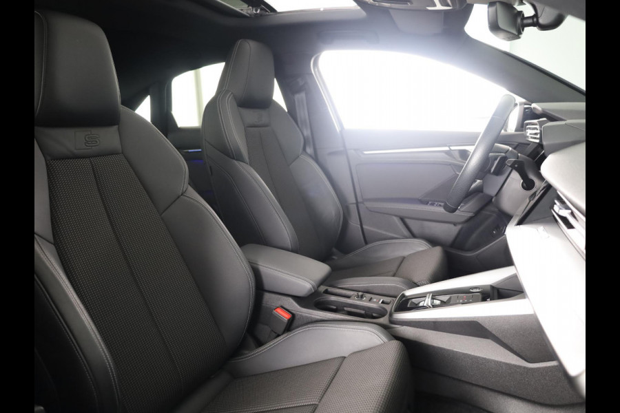 Audi A3 Limousine 30 TFSI S edition 110pk | Panoramadak | Verwarmbare voorstoelen | S-line interieur | 18 inch lichtmetalen velgen | Parkeercamera | B&O Audio