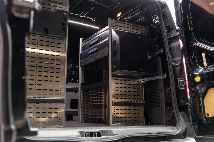 Ford Transit Connect 1.5 EcoBlue L2 | 3-Zitter | Sortimo inrichting | Navigatie | Camera | CarPlay | Stoelverwarming | Airco | MF Stuur | Dealer onderhouden | Nieuwe APK
